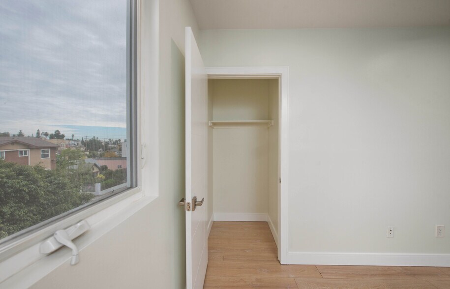 More Photos Of 635 N Harvard Blvd, Los Angeles Apartments For Sale