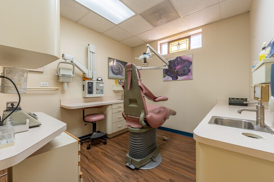 More Photos Of 5521 N Milwaukee Ave, Chicago Medical For Lease