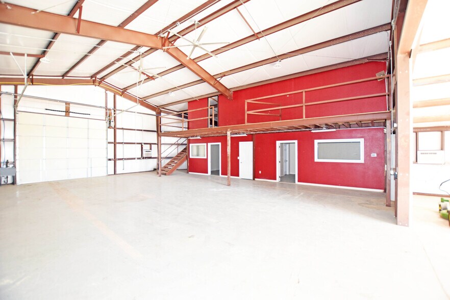 More Photos Of 327 SE Loop 338, Odessa Flex For Lease