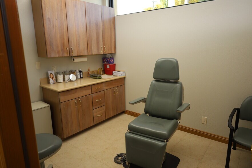 More Photos Of 4799 N Federal Hwy, Boca Raton Medical For Lease