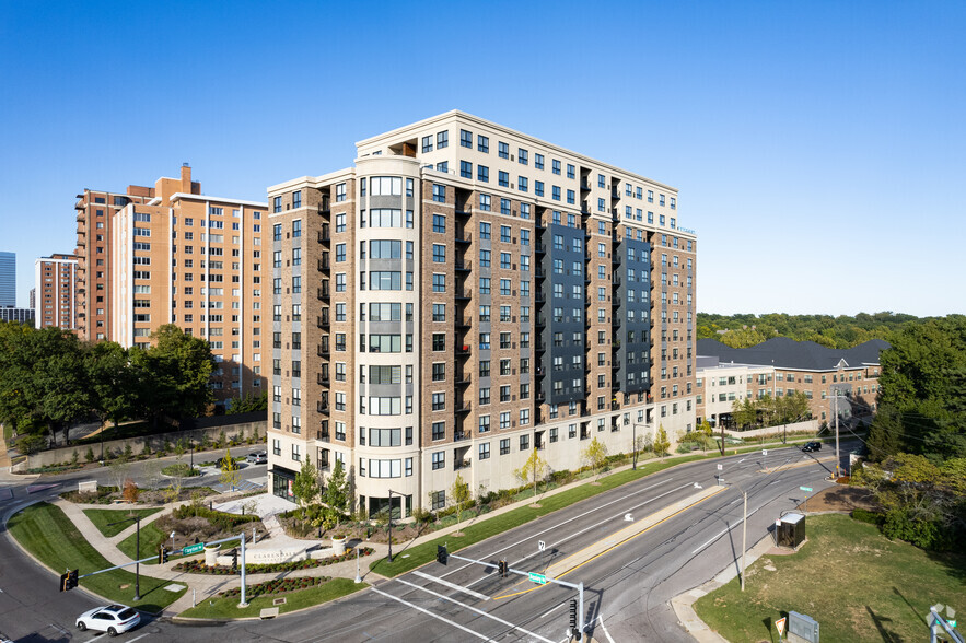 Primary Photo Of 7651 Clayton Rd, Saint Louis Apartments For Lease