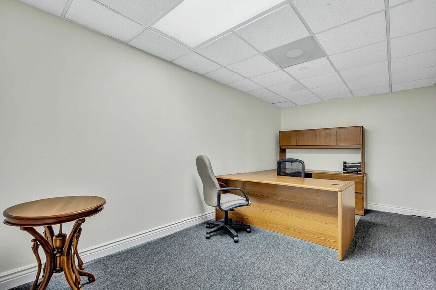 More Photos Of 902 E New Haven Ave, Melbourne Coworking Space