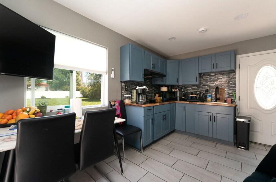 More Photos Of 1624 E Main St, Montrose Hotel For Sale