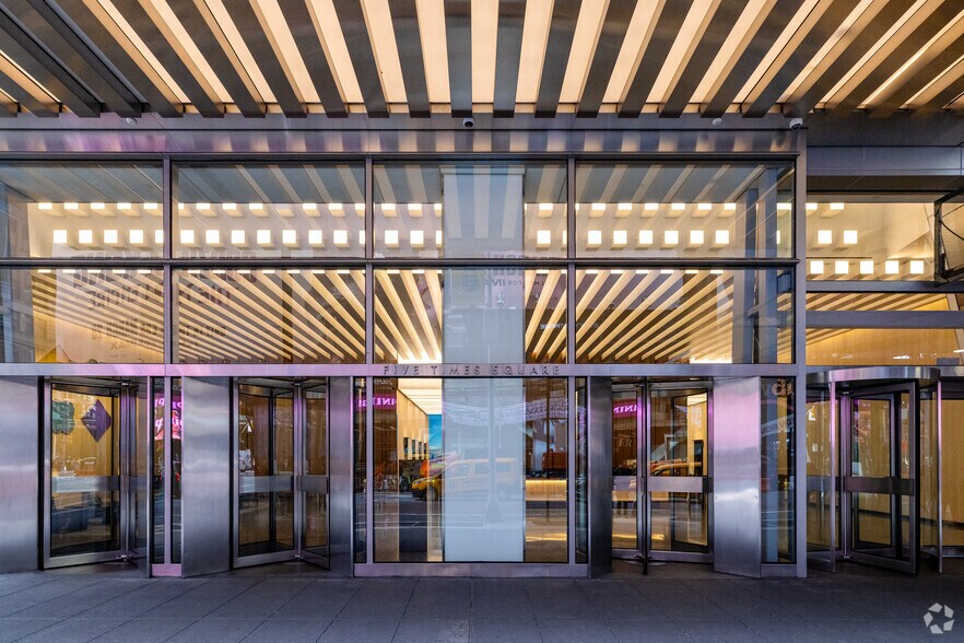 More Photos Of 5 Times Sq, New York Apartments For Lease