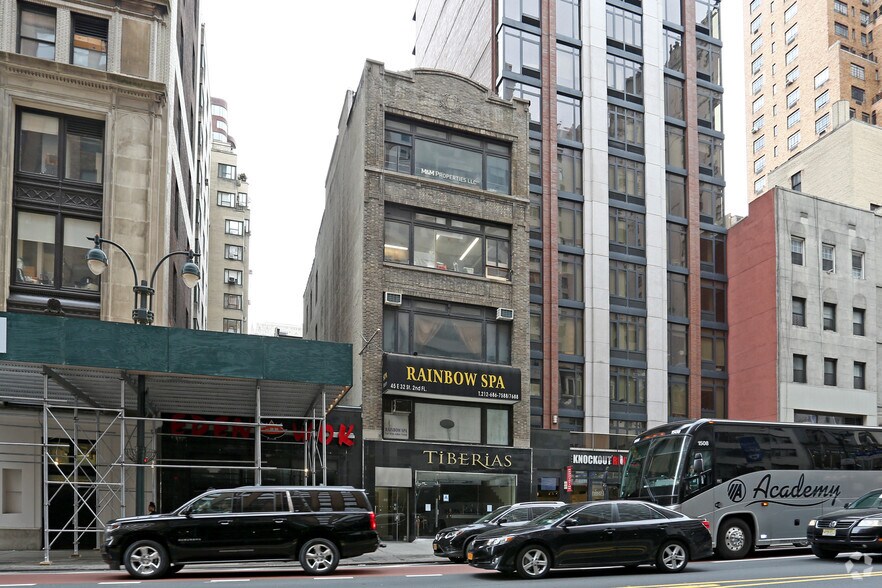 More Photos Of 45 E 34th St, New York Storefront Retail Office For Lease