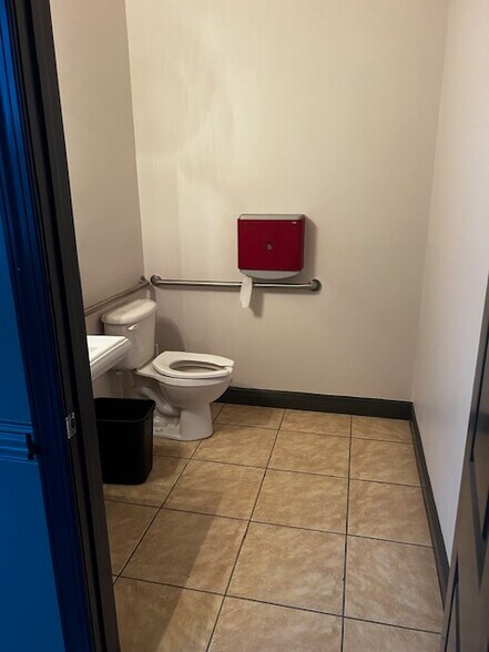 More Photos Of 17041 Alico Commerce Ct, Fort Myers Light Manufacturing For Sale