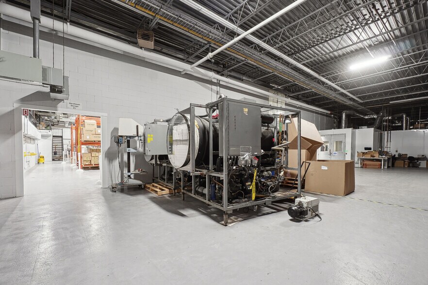 More Photos Of 500 Boul De L'aéroparc, Lachute Manufacturing For Sale