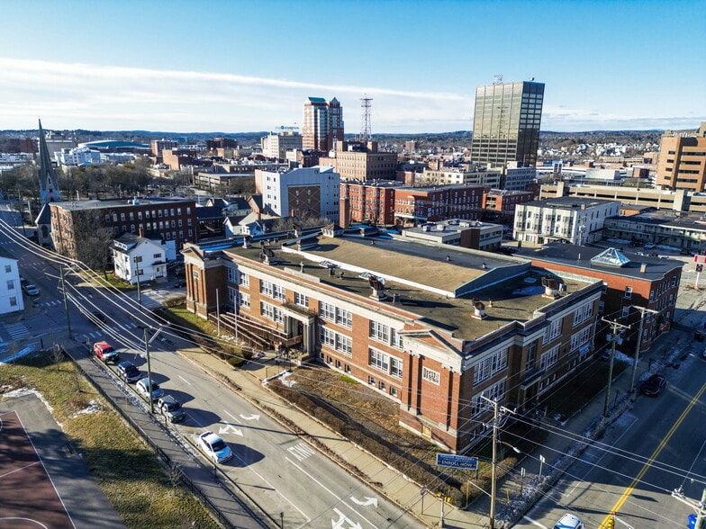 Primary Photo Of 470 Pine St, Manchester Schools For Sale
