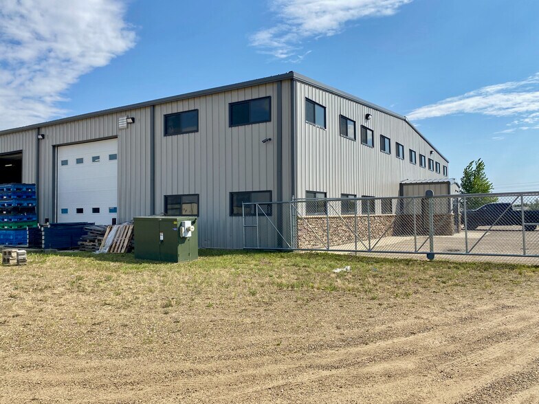 More Photos Of 517 Well St, Williston Warehouse For Sale