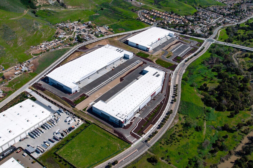 More Photos Of 550 Piercy Rd, San Jose Unknown For Lease