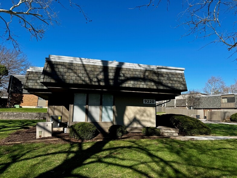 More Photos Of 9220 Foster St, Overland Park Loft Creative Space For Lease