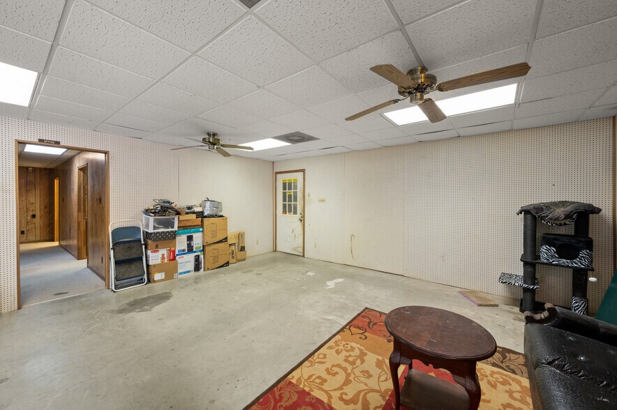 More Photos Of 7 Hills Rd, Newark Warehouse For Sale