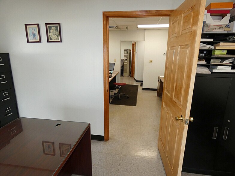 More Photos Of 70 N Gates Ave, Buffalo Truck Terminal For Lease