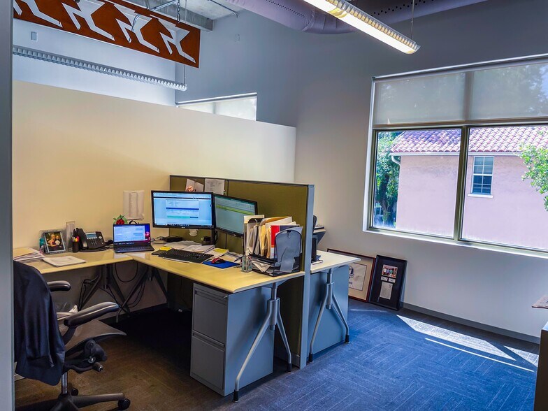 More Photos Of 500 S Dixie Hwy, Coral Gables Office For Lease