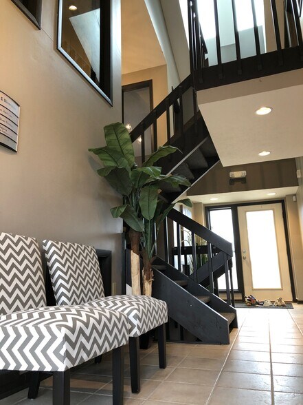 More Photos Of 1026-1028 E Riverside Blvd, Loves Park Office For Lease