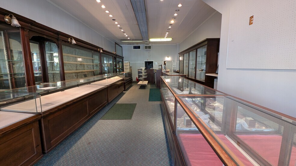 More Photos Of 107 Lincolnway East, Mishawaka Storefront For Sale