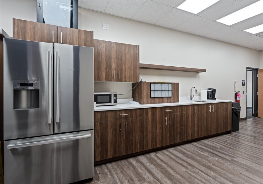 More Photos Of 29444 Northwestern Hwy, Southfield Office For Sale