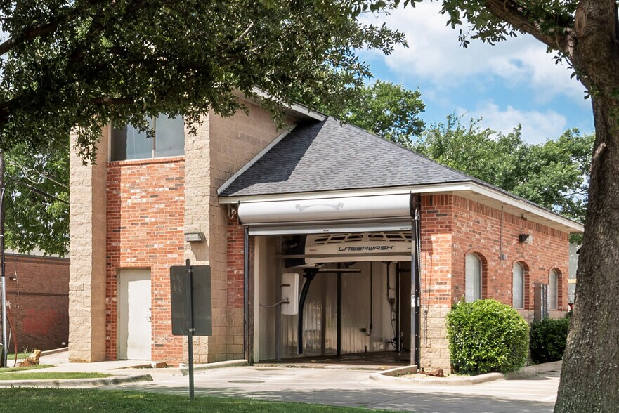 More Photos Of 1704 Teasley Ln, Denton Specialty For Sale