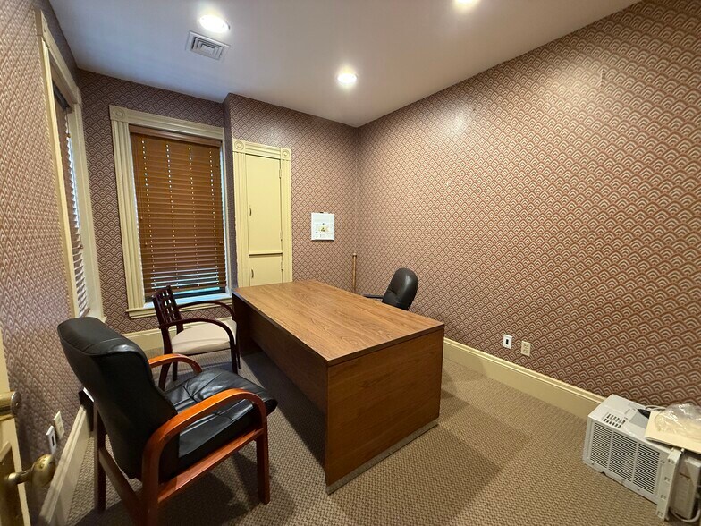 More Photos Of 25 Harvard St, Worcester Office For Lease
