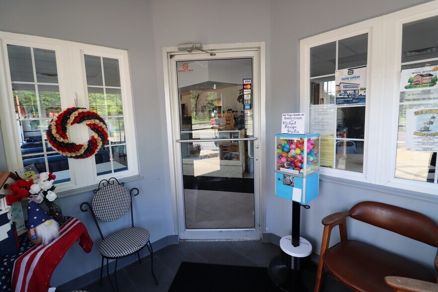 More Photos Of 111 W Michigan Ave, Augusta Storefront Retail Residential For Sale