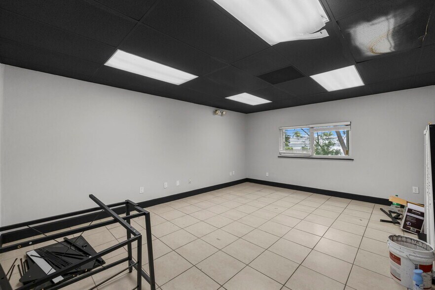 More Photos Of 1905 NW 93rd Ave, Miami Warehouse For Sale