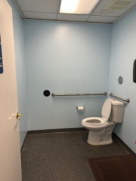 More Photos Of 26 Orchard Park Dr, Greenville Office For Lease