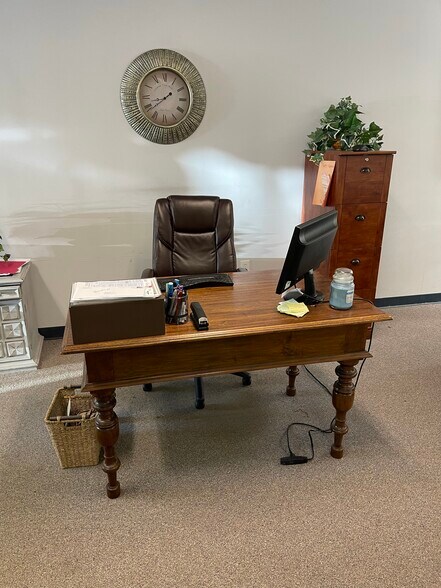 More Photos Of 454 W Coleman Blvd, Mount Pleasant Office For Lease