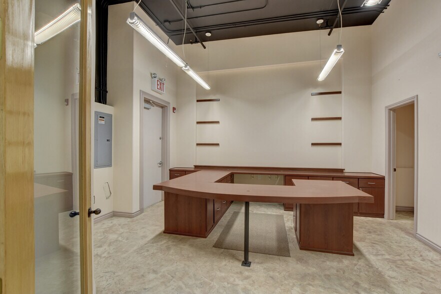 More Photos Of 6230 McLeod Dr, Las Vegas Medical For Lease