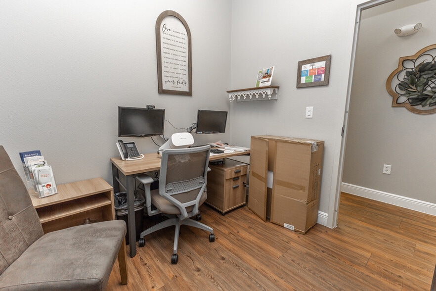 More Photos Of 809 County Road 466, Lady Lake Office For Sale