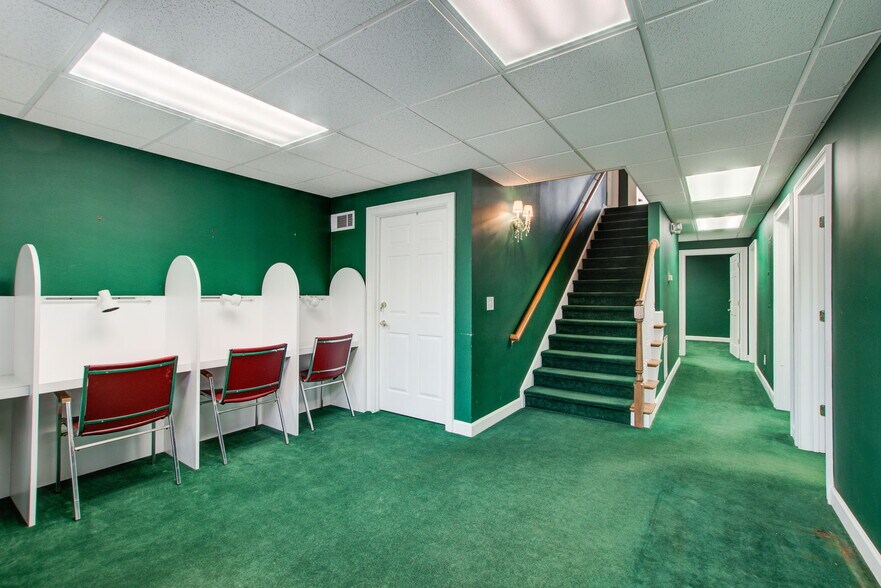 More Photos Of 555 Sun Valley Dr, Roswell Office For Sale
