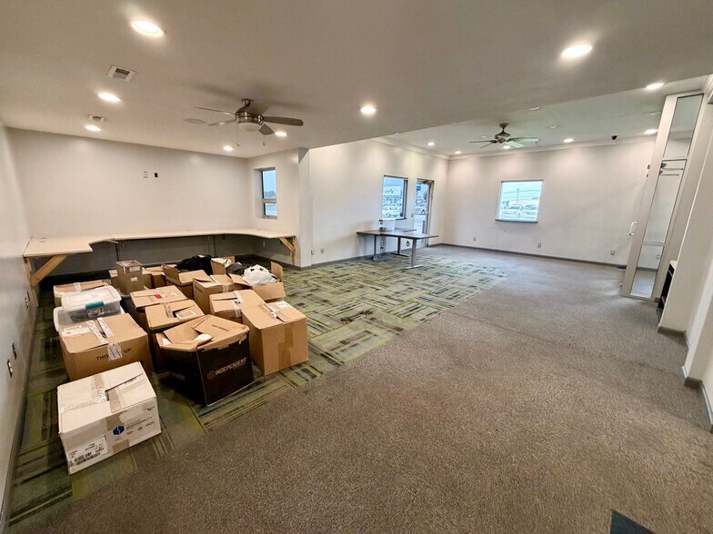 More Photos Of 405 Lake Ave, Gothenburg Distribution For Sale