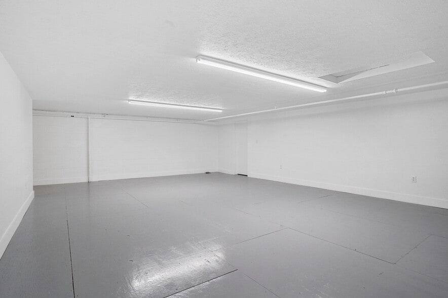 More Photos Of 1337 Commerce Dr, Stow Light Distribution For Sale