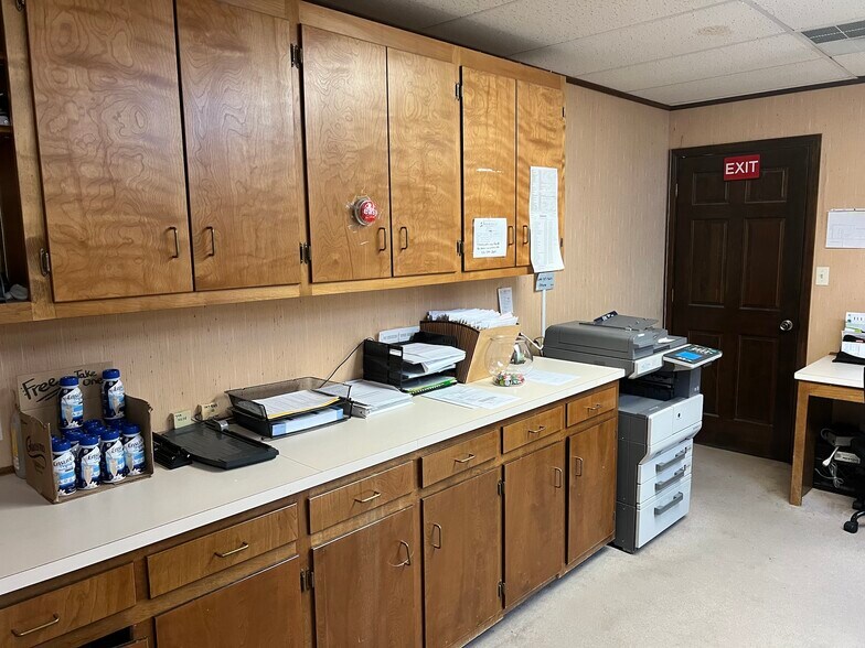 More Photos Of 125 Watson St, Danville Office For Sale