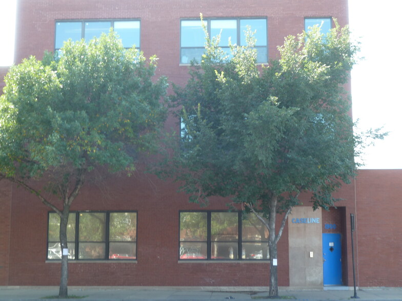 Primary Photo Of 1900 S Western Ave, Chicago Showroom For Lease