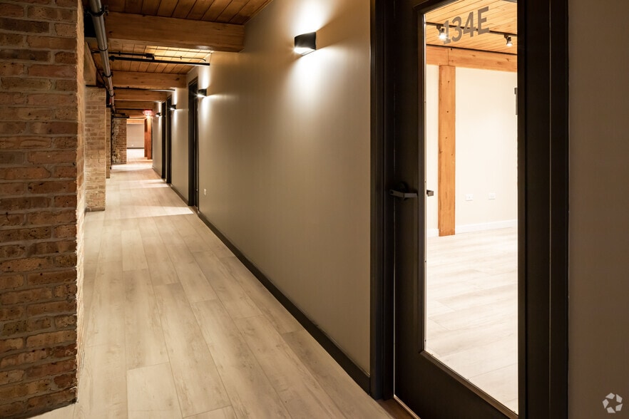 More Photos Of 200-300 E 5th Ave, Naperville Apartments For Lease