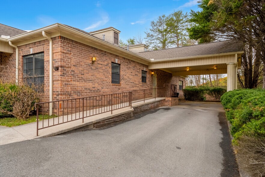 More Photos Of 3221 W Governor John Sevier Hwy, Knoxville Medical For Lease