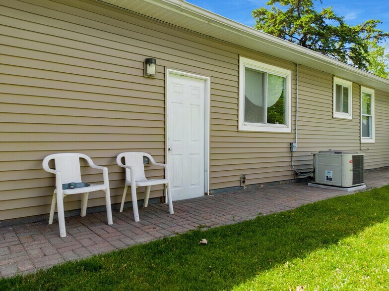 More Photos Of 7969 Richardson Rd, West Bloomfield Office Residential For Sale