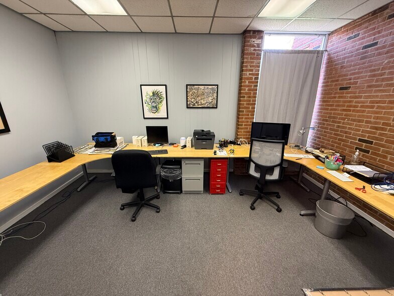 More Photos Of 121 Friends Ln, Newtown Showroom For Lease