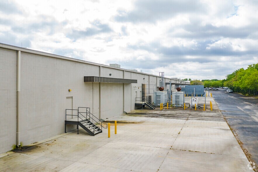 More Photos Of 5909 Hampton Oaks Pky, Tampa Unknown For Lease