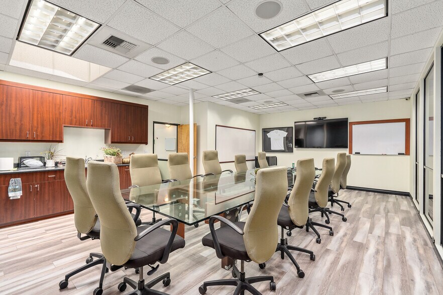 More Photos Of 5352 Laurel Canyon Blvd, North Hollywood Medical For Lease