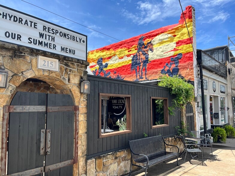 More Photos Of 209 N Main St, Weatherford Storefront Retail Office For Sale