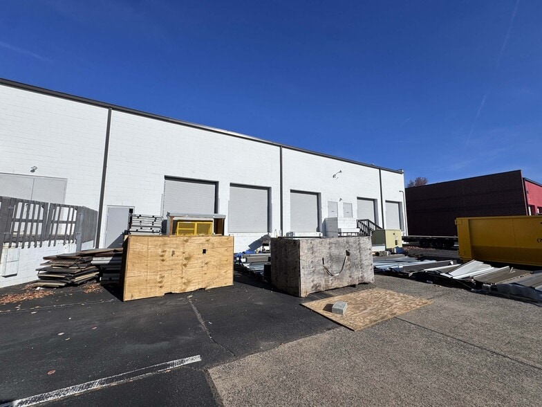 More Photos Of 1809 Associates Ln, Charlotte Light Distribution For Lease