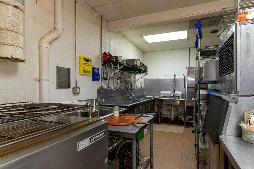 More Photos Of 218 Main St, Grover General Retail For Sale