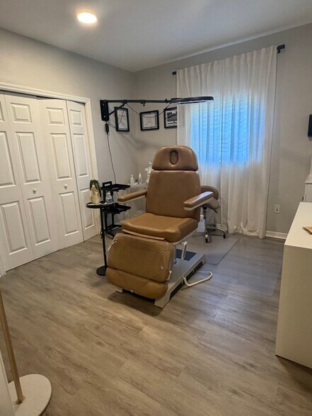 More Photos Of 5807 Argerian Dr, Wesley Chapel Office For Lease