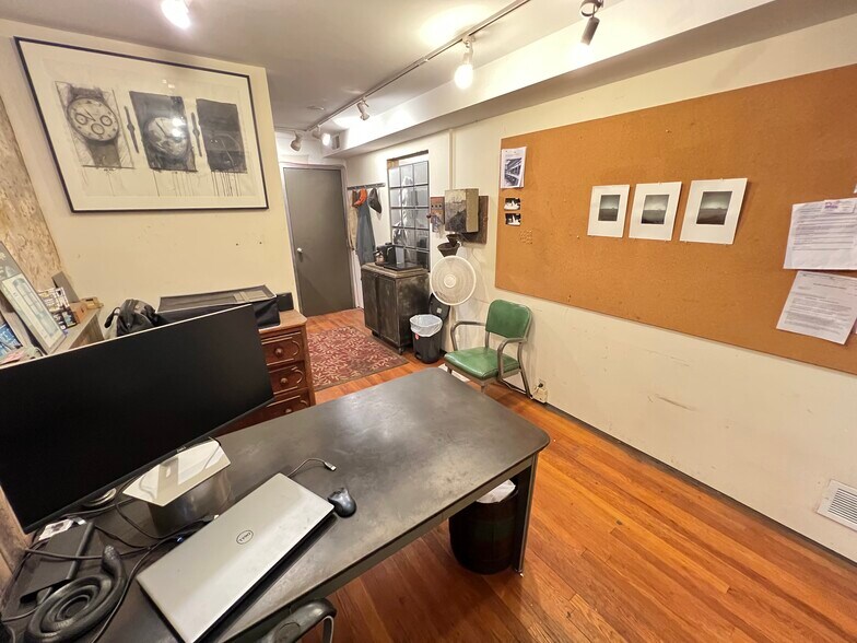 More Photos Of 1438-1442 Light St, Baltimore Showroom For Sale