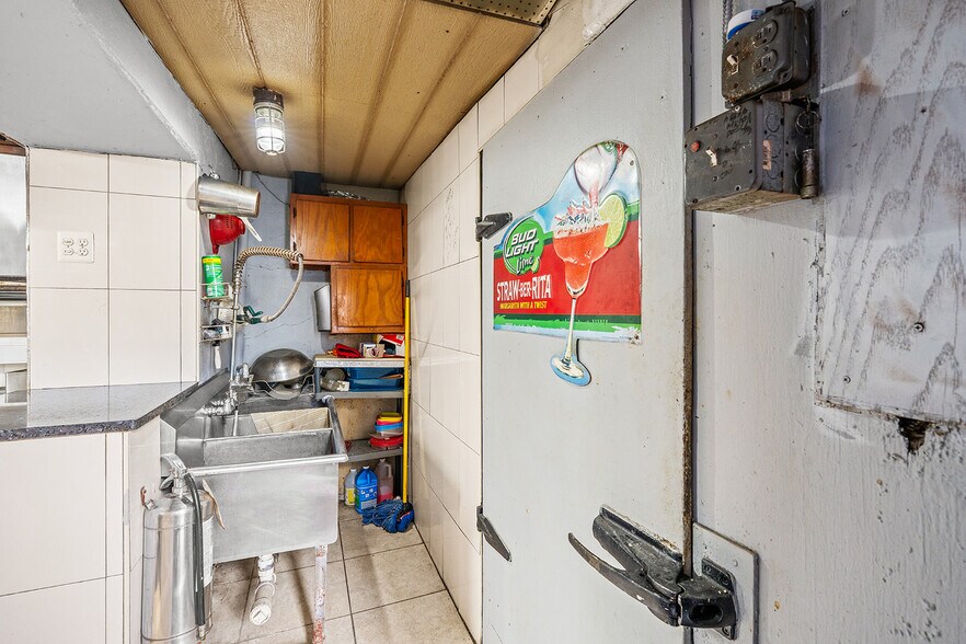 More Photos Of 631 Schuyler Ave, Kearny Apartments For Lease
