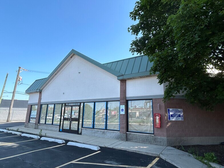 More Photos Of 3152 W 111th St, Chicago Convenience Store For Sale