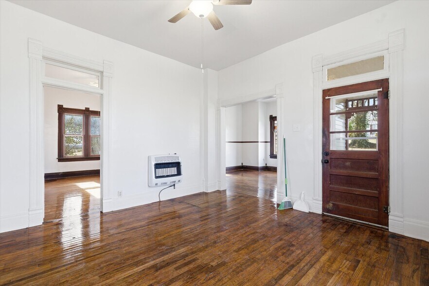 More Photos Of 722 N Maple Ave, Mountain Grove Office For Sale