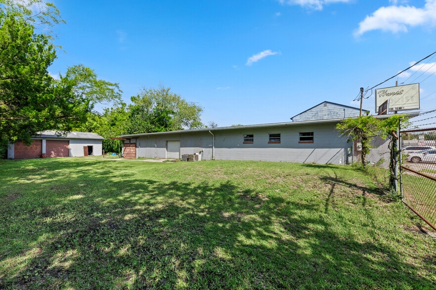 More Photos Of 7262 Lem Turner Rd, Jacksonville Auto Repair For Sale