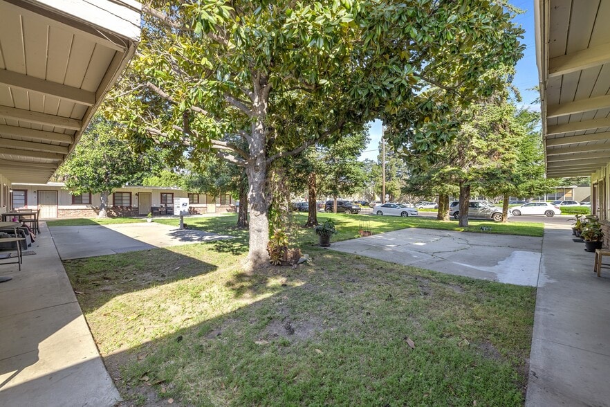 More Photos Of 1136 Stoddard Ave, Modesto Apartments For Sale